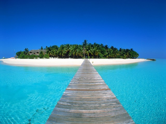 MALADEWA PESONA PULAU-PULAU TROPIS